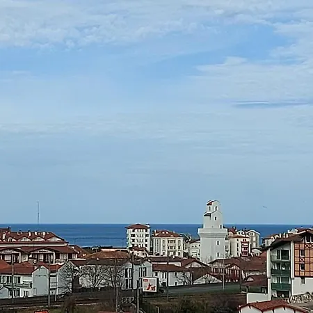 Appartement Vacances Tout A Pied! Vue Montagne, Echappee Ocean, Pour 4 Personnes *