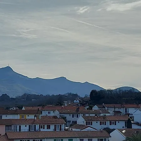 Vacances Tout A Pied! Vue Montagne, Echappee Ocean, Pour 4 Personnes