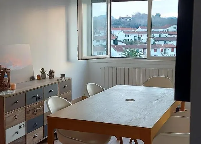A Pied! Vue Montagne, Echappee Ocean, Pour 5 Personnes Appartement Ciboure